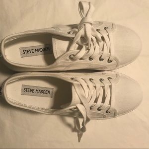 Brand new Steve Madden platform sneakers